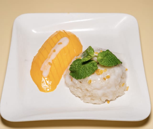 Mango w/ Sticky Rice